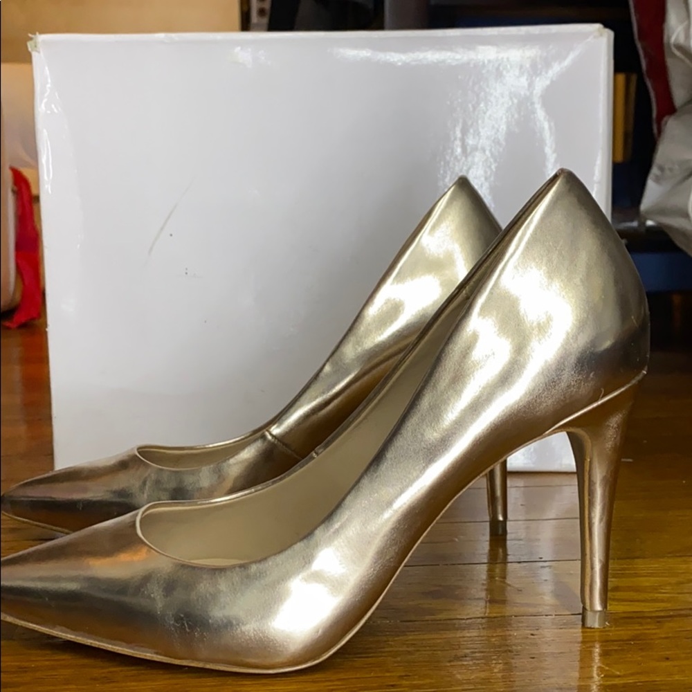 Metallic rose pumps